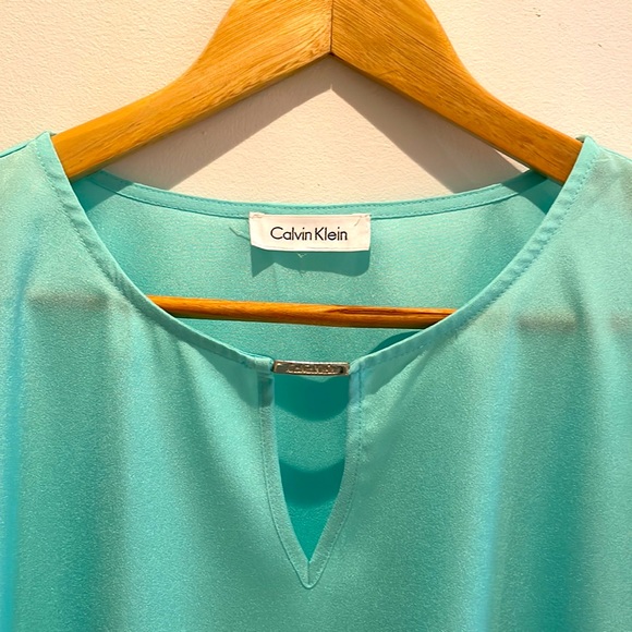 Calvin Klein Women’s Mint Green Blouse. Size M runs large. - Picture 3 of 8
